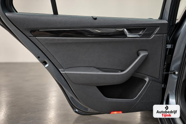 Škoda Superb Combi 1.4 TSI ACT Laurent & Klement | Automaat | LED | Trekhaak | Leder | Stoel- & stuurverwarming | Lane Assist | Blind Spot |Standkachel | Park Assist | Canton | Sfeerverlichting |