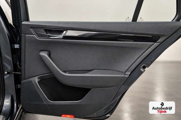Škoda Superb Combi 1.4 TSI ACT Laurent & Klement | Automaat | LED | Trekhaak | Leder | Stoel- & stuurverwarming | Lane Assist | Blind Spot |Standkachel | Park Assist | Canton | Sfeerverlichting |