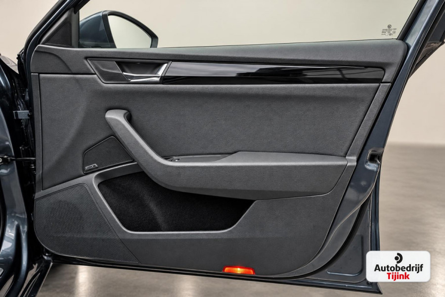 Škoda Superb Combi 1.4 TSI ACT Laurent & Klement | Automaat | LED | Trekhaak | Leder | Stoel- & stuurverwarming | Lane Assist | Blind Spot |Standkachel | Park Assist | Canton | Sfeerverlichting |