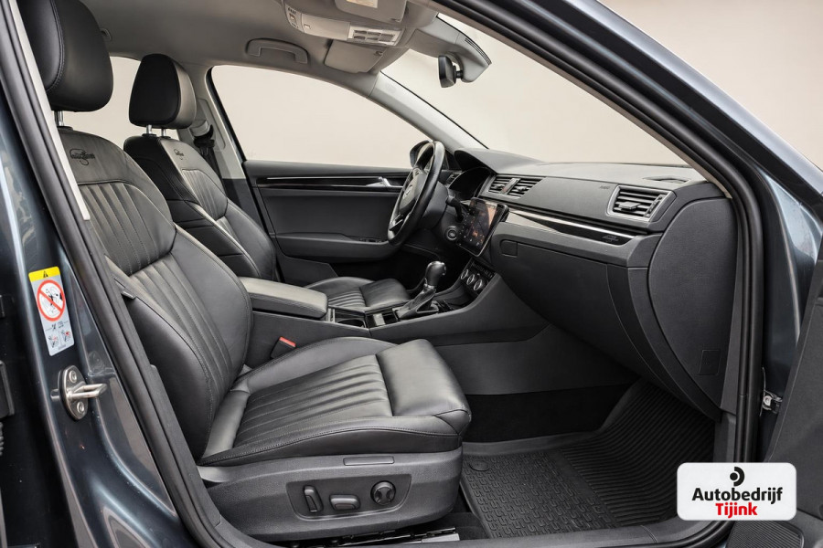 Škoda Superb Combi 1.4 TSI ACT Laurent & Klement | Automaat | LED | Trekhaak | Leder | Stoel- & stuurverwarming | Lane Assist | Blind Spot |Standkachel | Park Assist | Canton | Sfeerverlichting |