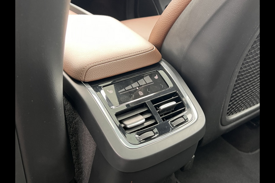 Volvo XC60 2.0 B5 250pk Momentum Exclusive Automaat / Trekhaak / Leder