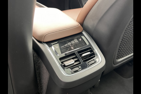 Volvo XC60 2.0 B5 250pk Momentum Exclusive Automaat / Trekhaak / Leder