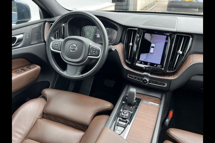Volvo XC60 2.0 B5 250pk Momentum Exclusive Automaat / Trekhaak / Leder