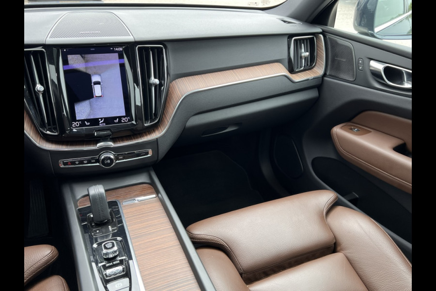 Volvo XC60 2.0 B5 250pk Momentum Exclusive Automaat / Trekhaak / Leder