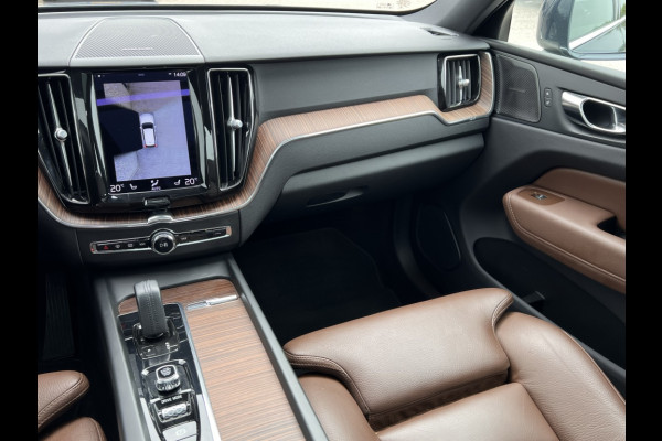 Volvo XC60 2.0 B5 250pk Momentum Exclusive Automaat / Trekhaak / Leder
