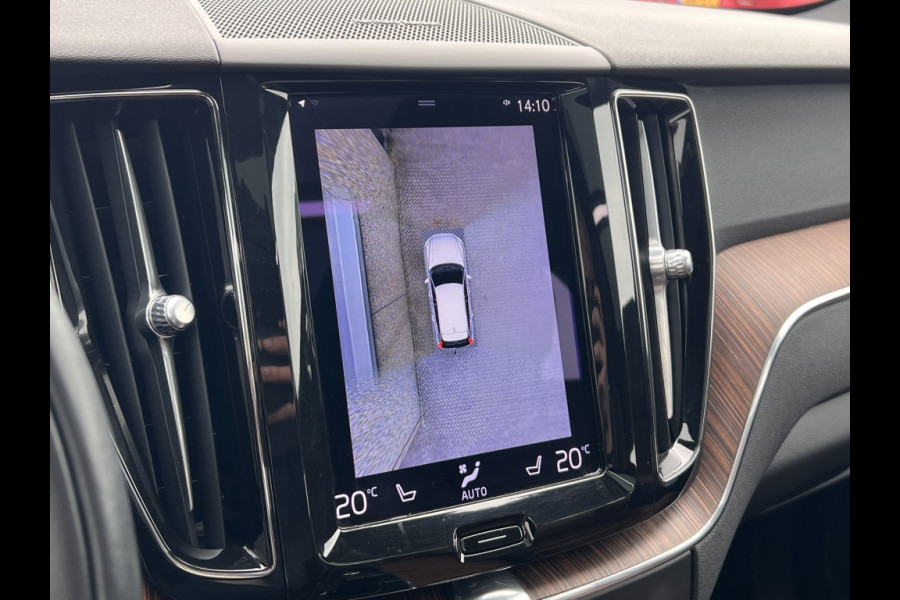 Volvo XC60 2.0 B5 250pk Momentum Exclusive Automaat / Trekhaak / Leder