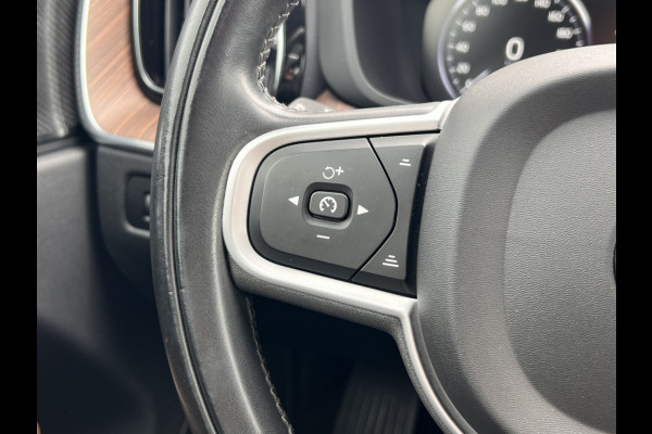 Volvo XC60 2.0 B5 250pk Momentum Exclusive Automaat / Trekhaak / Leder