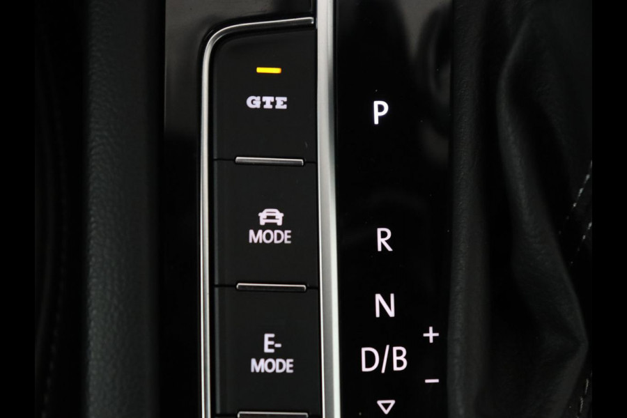 Volkswagen Arteon 1.4 TSI eHybrid R-Line Business+ | SOH 90,1% | Leder | Adaptive cruise | Trekhaak | Dodehoek detectie | Stuur/stoel verwarming | Park assist | Carplay | Full LED