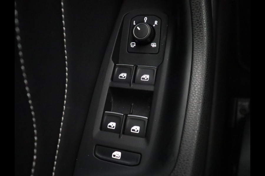 Volkswagen Arteon 1.4 TSI eHybrid R-Line Business+ | SOH 90,1% | Leder | Adaptive cruise | Trekhaak | Dodehoek detectie | Stuur/stoel verwarming | Park assist | Carplay | Full LED