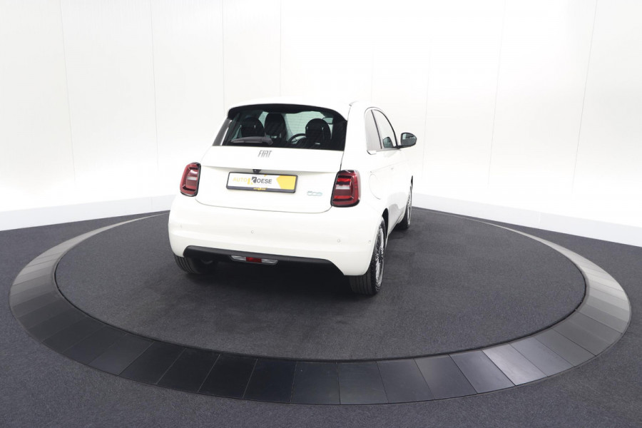 Fiat 500 Icon 42 kWh | 96.4% SoH | Dodehoekdetectie | Camera | Parkeersensoren | Pack Winter