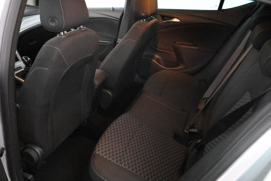 Opel Astra 1.2 Business Edition Cruise Control. Airco, Navi, Trekhaak!