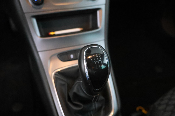 Opel Astra 1.2 Business Edition Cruise Control. Airco, Navi, Trekhaak!