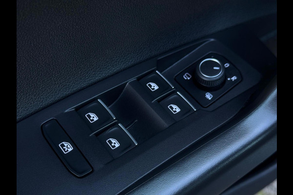 Volkswagen Taigo 1.0 TSI R-Line DSG-7 | IQ-Light | Camera | Parksensor | Carplay | Stoelverwarming | BTW |
