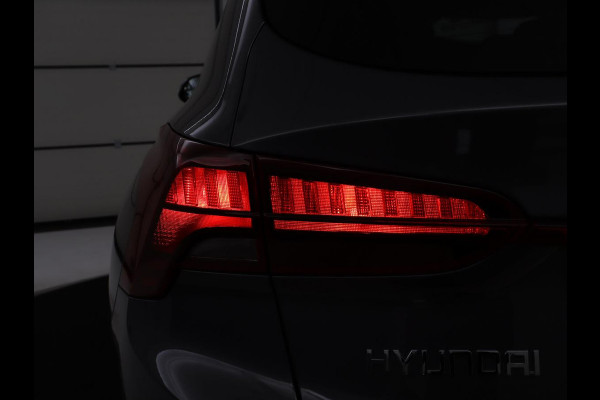 Hyundai Santa Fe 1.6 T-GDI HEV Comfort Smart Sky 7p. | Panoramadak | Leder | Adaptive cruise | Dodehoek detectie | Stoelverwarming | KRELL Sound | Trekhaak | Camera | Park assist | Carplay