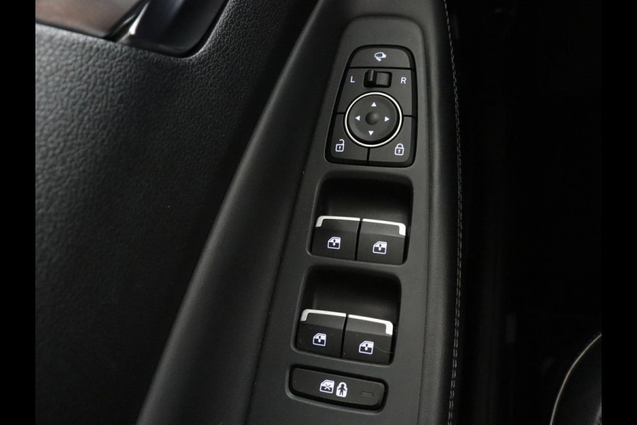 Hyundai Santa Fe 1.6 T-GDI HEV Comfort Smart Sky 7p. | Panoramadak | Leder | Adaptive cruise | Dodehoek detectie | Stoelverwarming | KRELL Sound | Trekhaak | Camera | Park assist | Carplay