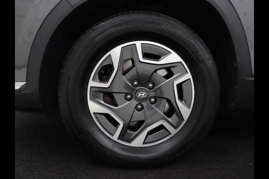 Hyundai Santa Fe 1.6 T-GDI HEV Comfort Smart Sky 7p. | Panoramadak | Leder | Adaptive cruise | Dodehoek detectie | Stoelverwarming | KRELL Sound | Trekhaak | Camera | Park assist | Carplay