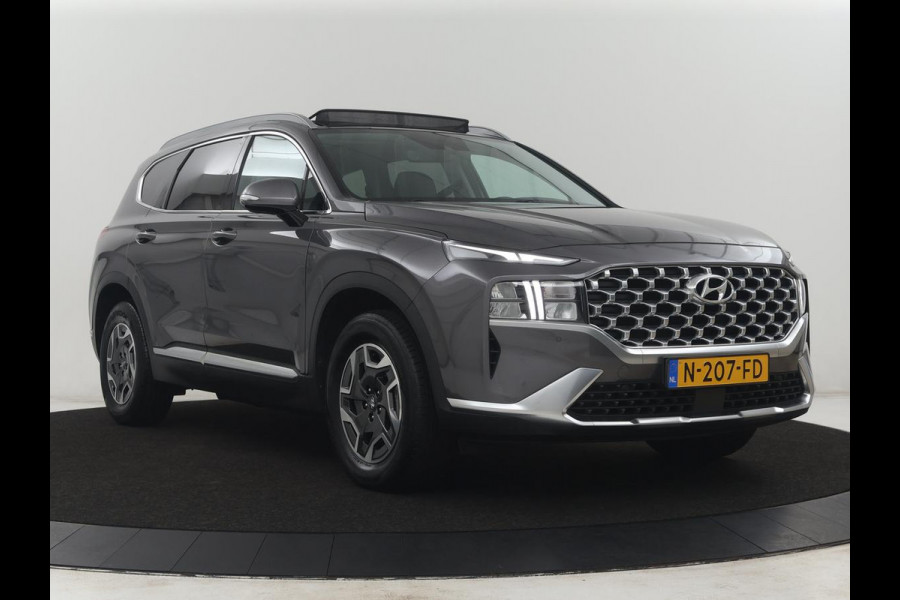 Hyundai Santa Fe 1.6 T-GDI HEV Comfort Smart Sky 7p. | Panoramadak | Leder | Adaptive cruise | Dodehoek detectie | Stoelverwarming | KRELL Sound | Trekhaak | Camera | Park assist | Carplay