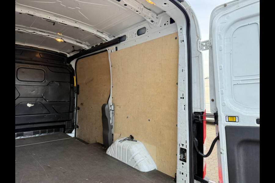 Ford E-Transit 68kWh 184PK L2H2 317km WLTP 95,6% (SOH) BEV Snelladen 360° Camera Cruise control Climate control Carplay Navigatie Parkeersensoren
