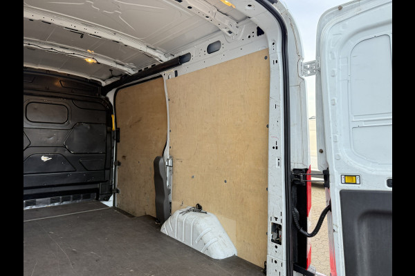 Ford E-Transit 68kWh 184PK L2H2 317km WLTP 95,6% (SOH) BEV Snelladen 360° Camera Cruise control Climate control Carplay Navigatie Parkeersensoren