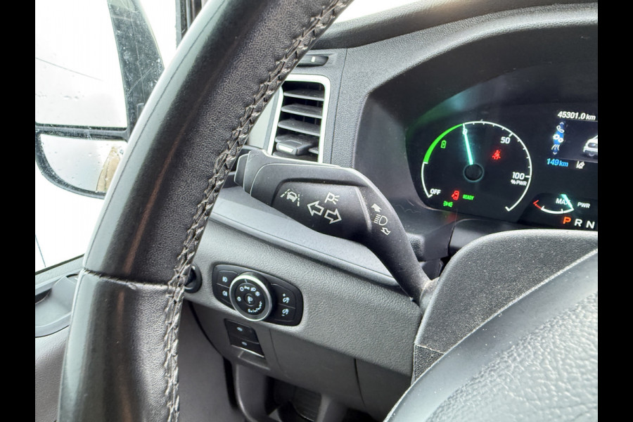 Ford E-Transit 68kWh 184PK L2H2 317km WLTP 95,6% (SOH) BEV Snelladen 360° Camera Cruise control Climate control Carplay Navigatie Parkeersensoren