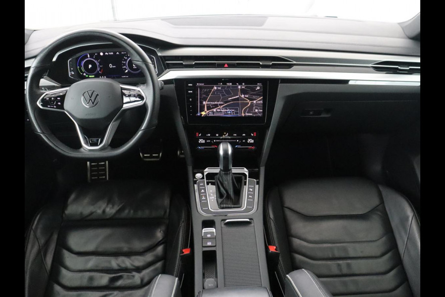 Volkswagen Arteon 1.4 TSI eHybrid R-Line Business+ | SOH 90,1% | Leder | Adaptive cruise | Trekhaak | Dodehoek detectie | Stuur/stoel verwarming | Park assist | Carplay | Full LED
