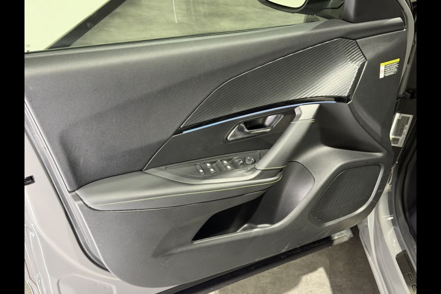 Peugeot e-2008 EV GT 50 kWh | ACC met stop&go | Panorama schuif/kanteldak | Keyless | LED lampen