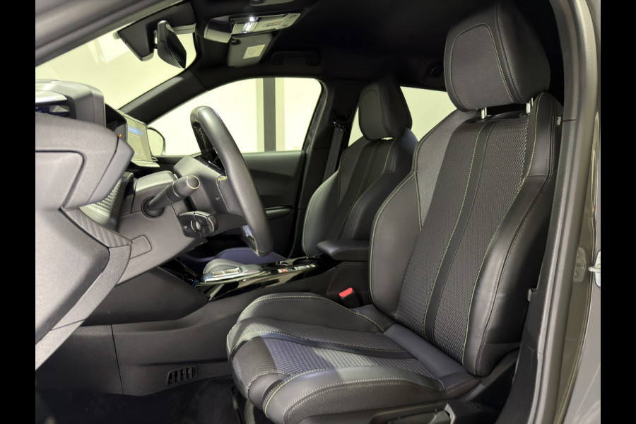 Peugeot e-2008 EV GT 50 kWh | ACC met stop&go | Panorama schuif/kanteldak | Keyless | LED lampen