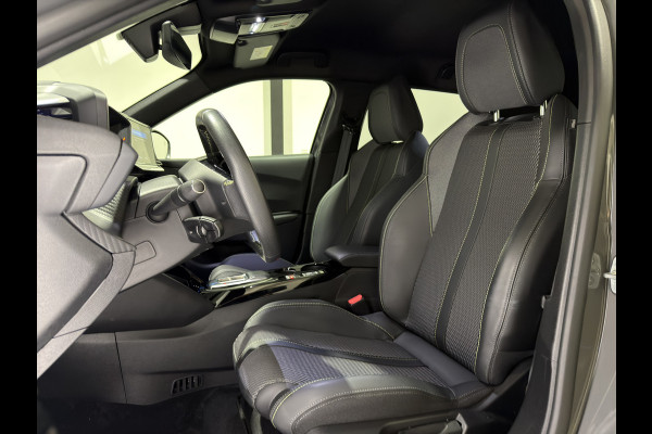Peugeot e-2008 EV GT 50 kWh | ACC met stop&go | Panorama schuif/kanteldak | Keyless | LED lampen