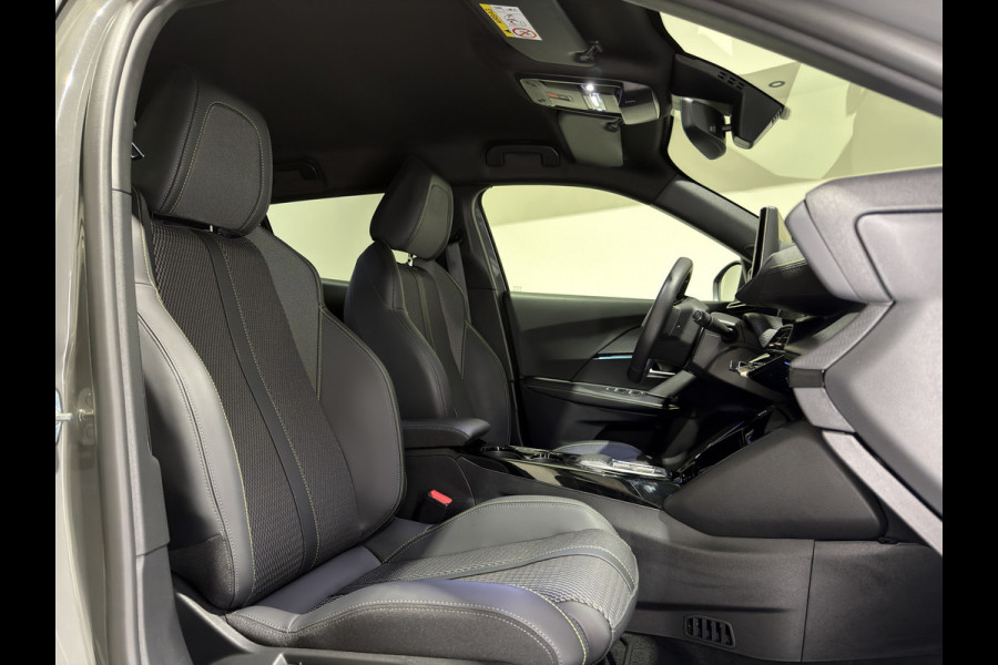 Peugeot e-2008 EV GT 50 kWh | ACC met stop&go | Panorama schuif/kanteldak | Keyless | LED lampen