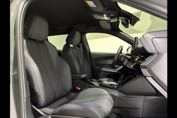 Peugeot e-2008 EV GT 50 kWh | ACC met stop&go | Panorama schuif/kanteldak | Keyless | LED lampen