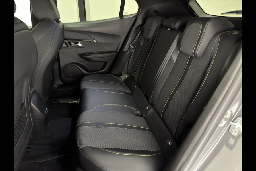 Peugeot e-2008 EV GT 50 kWh | ACC met stop&go | Panorama schuif/kanteldak | Keyless | LED lampen