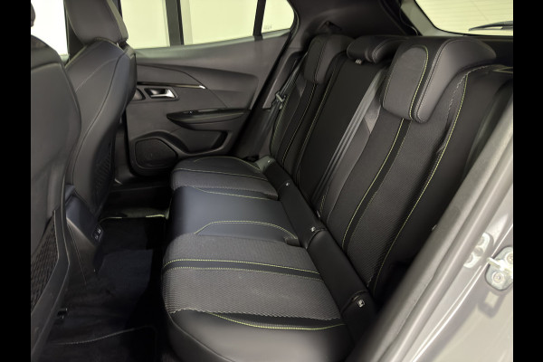 Peugeot e-2008 EV GT 50 kWh | ACC met stop&go | Panorama schuif/kanteldak | Keyless | LED lampen