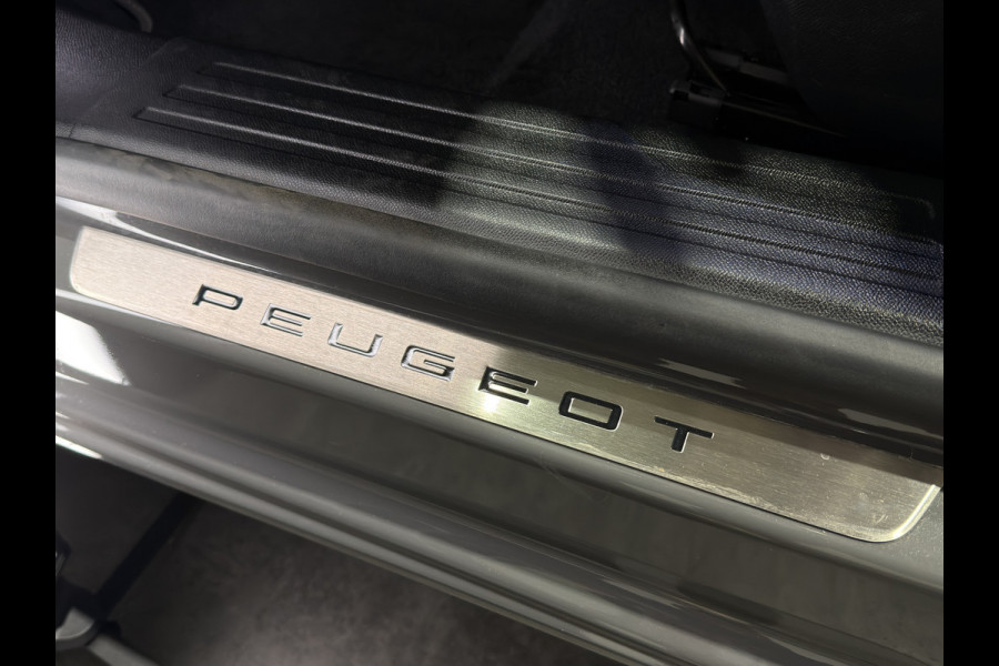 Peugeot e-2008 EV GT 50 kWh | ACC met stop&go | Panorama schuif/kanteldak | Keyless | LED lampen