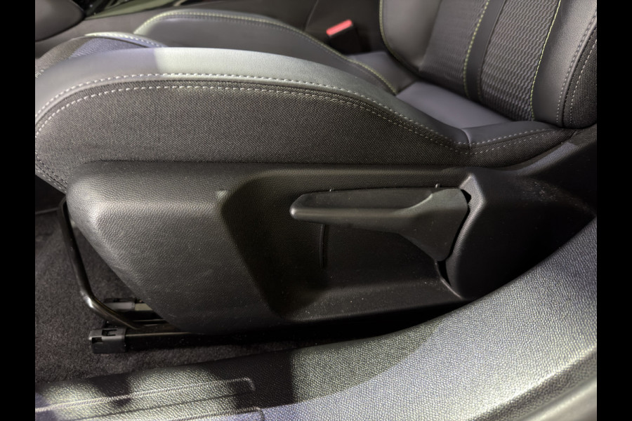 Peugeot e-2008 EV GT 50 kWh | ACC met stop&go | Panorama schuif/kanteldak | Keyless | LED lampen