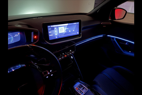 Peugeot e-2008 EV GT 50 kWh | ACC met stop&go | Panorama schuif/kanteldak | Keyless | LED lampen