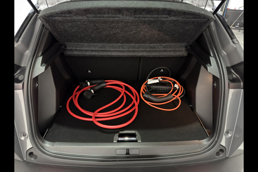 Peugeot e-2008 EV GT 50 kWh | ACC met stop&go | Panorama schuif/kanteldak | Keyless | LED lampen