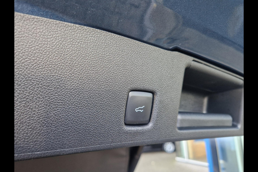 Ford Kuga 2.5 FHEV Titanium Winter Pack | Adaptieve Cruise Control| Nieuwstaat! | Dodehoekdetectie | Camera | Stoelverwarming etc.