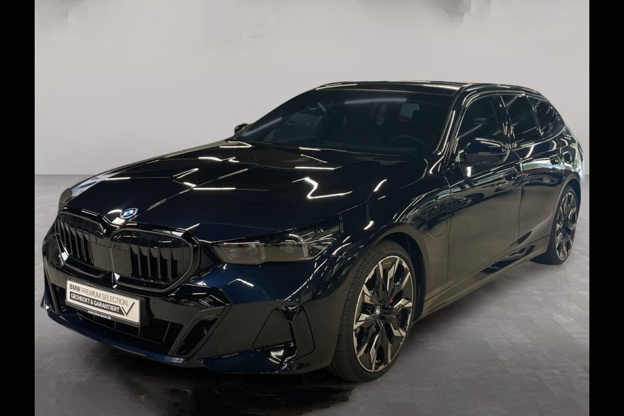 BMW 5 Serie Touring 550e xDrive M-SPORT Pro ** PANO, BRUIN LEDER, TREKH, 21-inch LMV, ADAPT. M-ONDERST. ** 1e EIG - UNGALLFREI - Ex. BMW ** ** INFORMEER OOK NAAR ONZE AANTREKKELIJKE FINANCIAL-LEASE TARIEVEN **