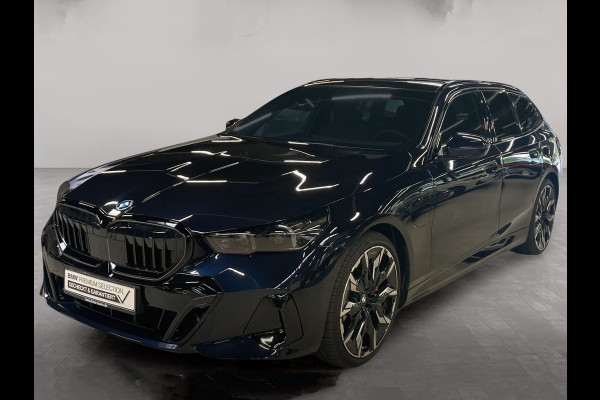 BMW 5 Serie Touring 550e xDrive M-SPORT Pro ** PANO, BRUIN LEDER, TREKH, 21-inch LMV, ADAPT. M-ONDERST. ** 1e EIG - UNGALLFREI - Ex. BMW ** ** INFORMEER OOK NAAR ONZE AANTREKKELIJKE FINANCIAL-LEASE TARIEVEN **