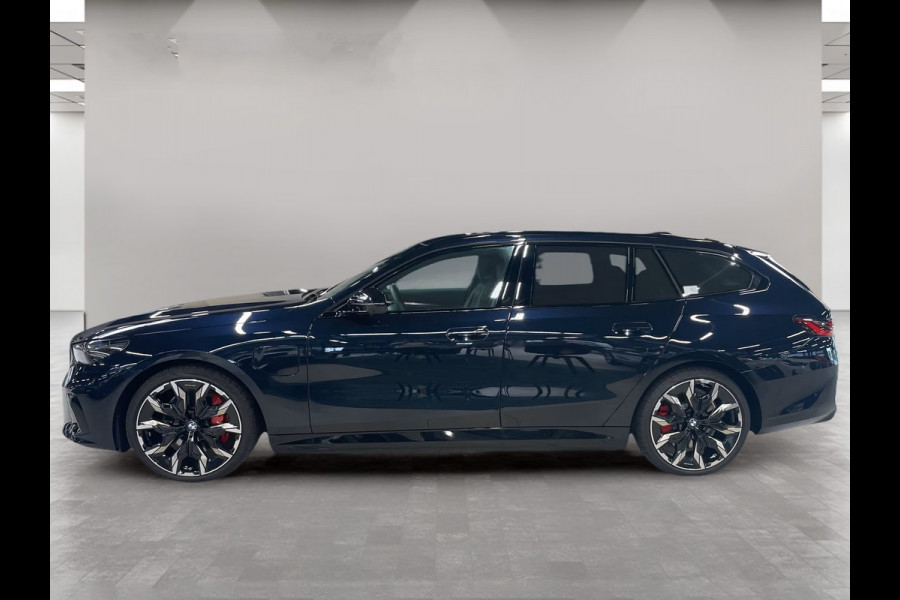 BMW 5 Serie Touring 550e xDrive M-SPORT Pro ** PANO, BRUIN LEDER, TREKH, 21-inch LMV, ADAPT. M-ONDERST. ** 1e EIG - UNGALLFREI - Ex. BMW ** ** INFORMEER OOK NAAR ONZE AANTREKKELIJKE FINANCIAL-LEASE TARIEVEN **