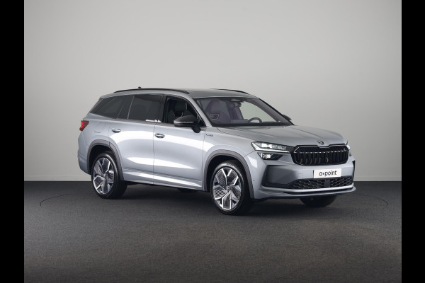 Škoda Kodiaq 1.5 TSI PHEV Sportline Business 204 pk 6 versn. DSG | Comfort Pakket | Panorama Dak | Dynamic Chassis Control Pakket | Head-up display | Parkeer Pakket | Trekhaak | Winter Pakket | Velgen: 20" lichtmetalen velgen Rila aero, antraciet zwart