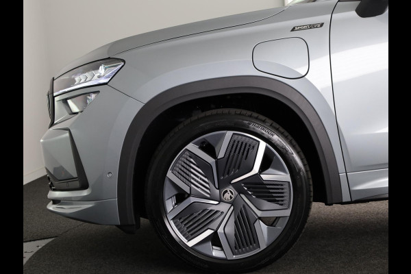 Škoda Kodiaq 1.5 TSI PHEV Sportline Business 204 pk 6 versn. DSG | Comfort Pakket | Panorama Dak | Dynamic Chassis Control Pakket | Head-up display | Parkeer Pakket | Trekhaak | Winter Pakket | Velgen: 20" lichtmetalen velgen Rila aero, antraciet zwart
