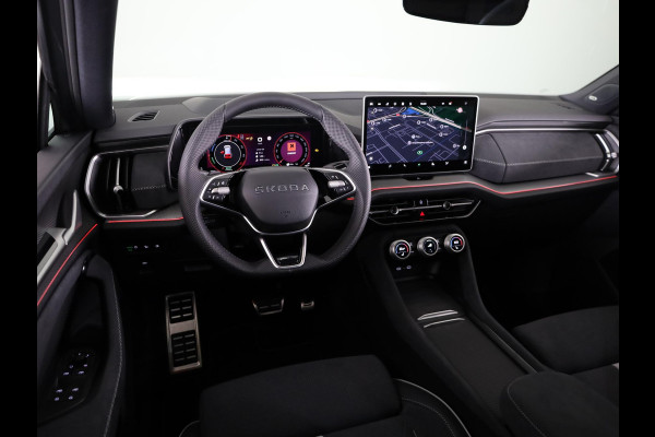 Škoda Kodiaq 1.5 TSI PHEV Sportline Business 204 pk 6 versn. DSG | Comfort Pakket | Panorama Dak | Dynamic Chassis Control Pakket | Head-up display | Parkeer Pakket | Trekhaak | Winter Pakket | Velgen: 20" lichtmetalen velgen Rila aero, antraciet zwart
