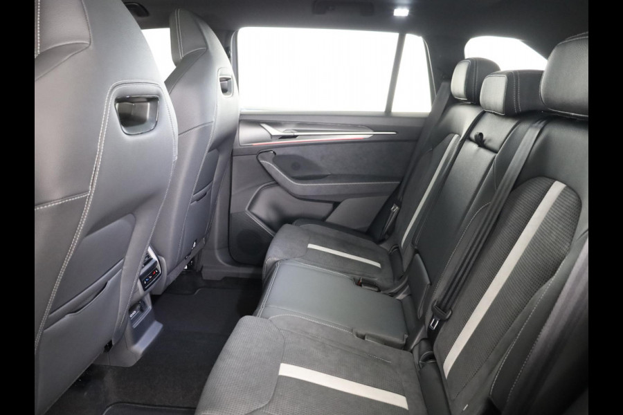 Škoda Kodiaq 1.5 TSI PHEV Sportline Business 204 pk 6 versn. DSG | Comfort Pakket | Panorama Dak | Dynamic Chassis Control Pakket | Head-up display | Parkeer Pakket | Trekhaak | Winter Pakket | Velgen: 20" lichtmetalen velgen Rila aero, antraciet zwart