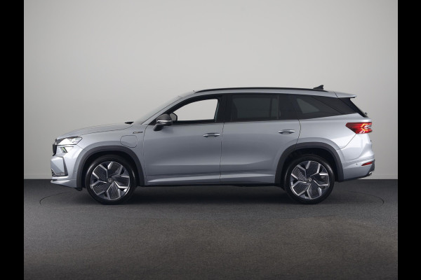 Škoda Kodiaq 1.5 TSI PHEV Sportline Business 204 pk 6 versn. DSG | Comfort Pakket | Panorama Dak | Dynamic Chassis Control Pakket | Head-up display | Parkeer Pakket | Trekhaak | Winter Pakket | Velgen: 20" lichtmetalen velgen Rila aero, antraciet zwart