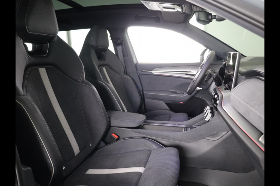 Škoda Kodiaq 1.5 TSI PHEV Sportline Business 204 pk 6 versn. DSG | Comfort Pakket | Panorama Dak | Dynamic Chassis Control Pakket | Head-up display | Parkeer Pakket | Trekhaak | Winter Pakket | Velgen: 20" lichtmetalen velgen Rila aero, antraciet zwart