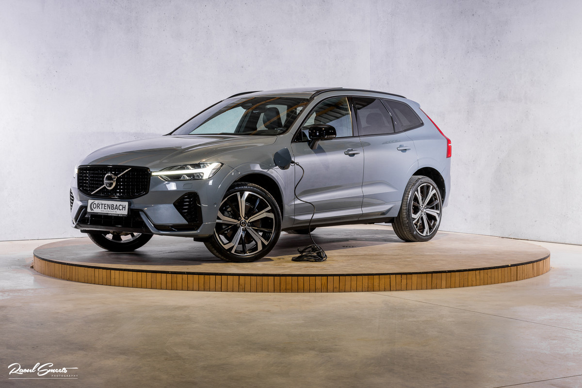Volvo XC60 2.0 T8 Plug-in hybrid AWD Ultimate Dark Long Range | Zwenkbare trekhaak | Panoramadak | Adaptieve cruise | Memory | Blis | Harman Kardon |