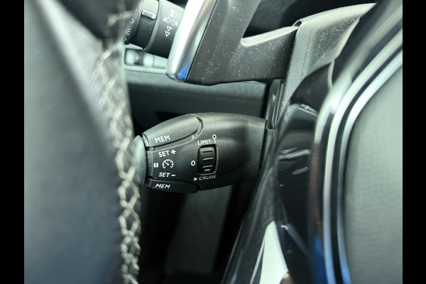 Peugeot 3008 131PK AUT-8 Navi 360°Camera Elektr.Stoel+Geheugen Apple Carplay Android Trekhaak Ergo-Comfort Stoelen Memory Ecc Cruise Control  Pack City Stoelverwarming Lmv Keyless Bluetooth Visio park 1 Privacy Glas Verkeersbord detectie Origineel Nederlandse Auto