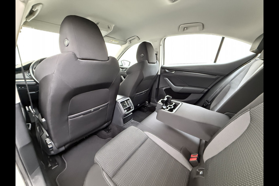 Škoda Octavia 111PK Apple Carplay Android Auto Virtual Cockpit Cruise Control Navi Bluetooth Led Ambition 16"Lmv Autonomous Emergency Braking Airco Isofix DAB Smartlink 1e Eigenaar Origineel Nederlandse Auto