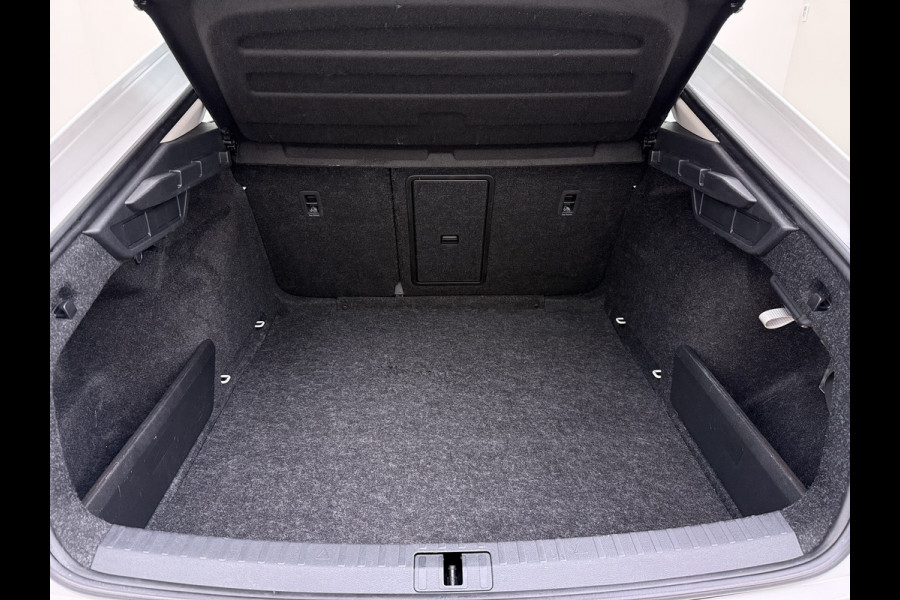 Škoda Octavia 111PK Apple Carplay Android Auto Virtual Cockpit Cruise Control Navi Bluetooth Led Ambition 16"Lmv Autonomous Emergency Braking Airco Isofix DAB Smartlink 1e Eigenaar Origineel Nederlandse Auto